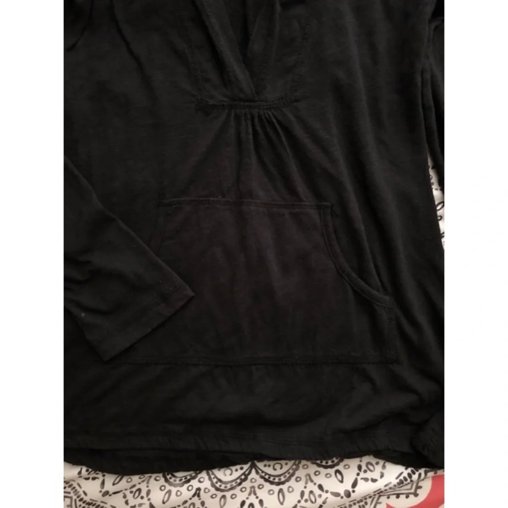 Deep V Pullover - Picture 6 of 7